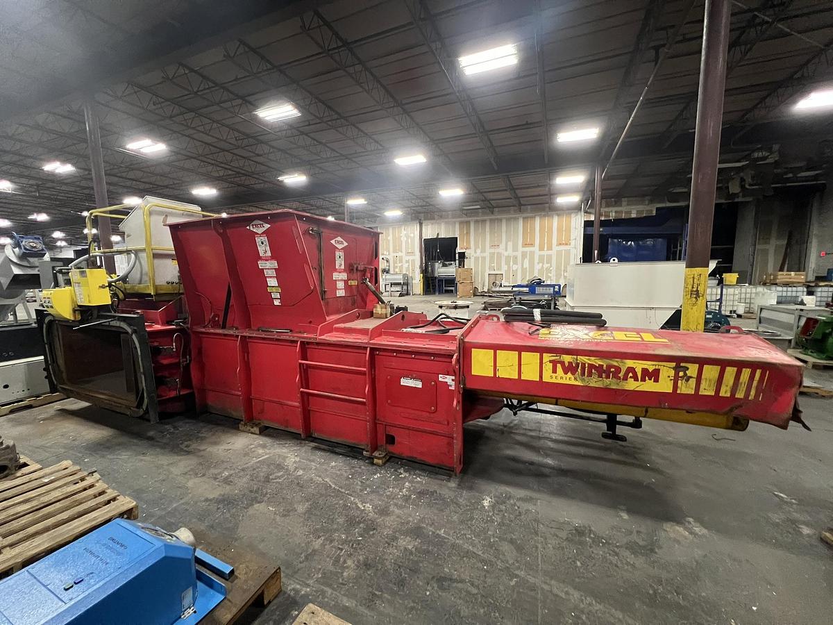 Used EXCEL 2R9 Baler