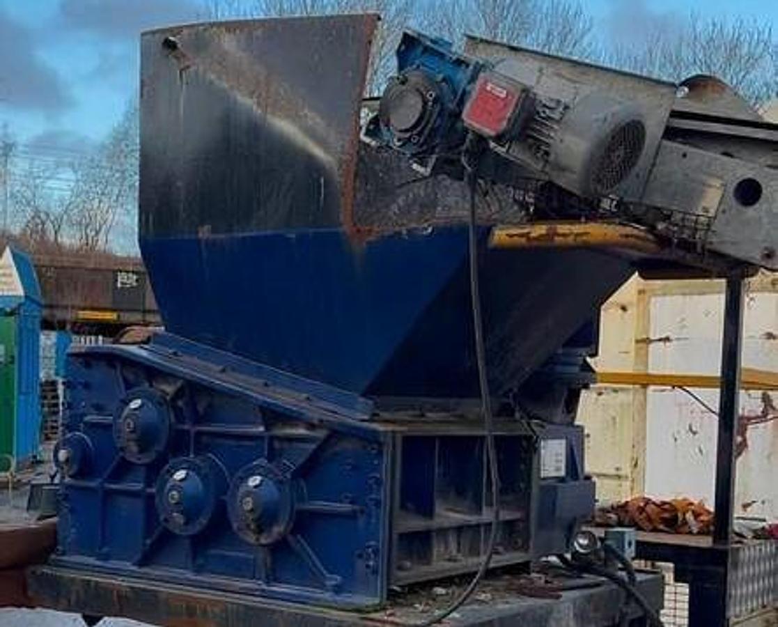 Used 2004 Satrind Tech K7/30 Three-Shaft Shredder