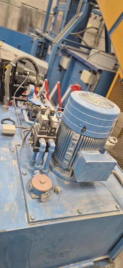 Used 2007 PAAL Pacomat 2S Baler & Conveyor