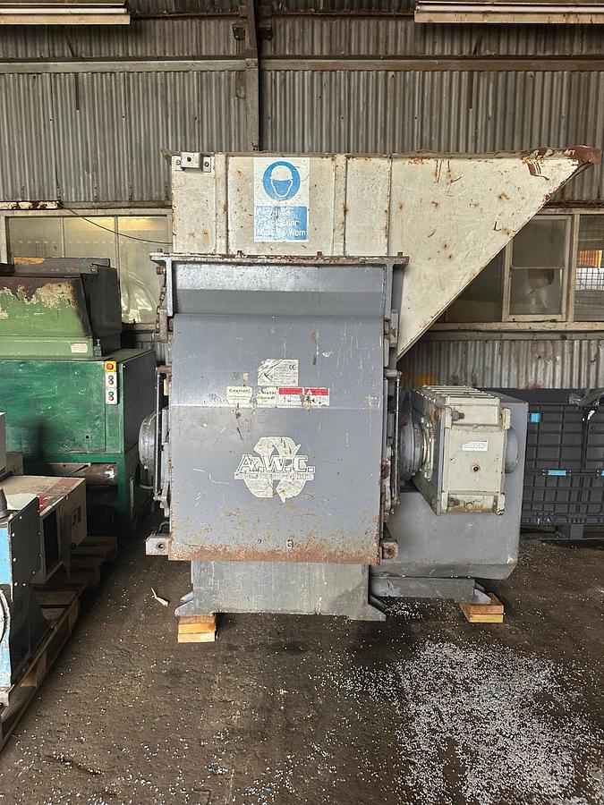 Used 2012 Genox SLow speed shredder with ram