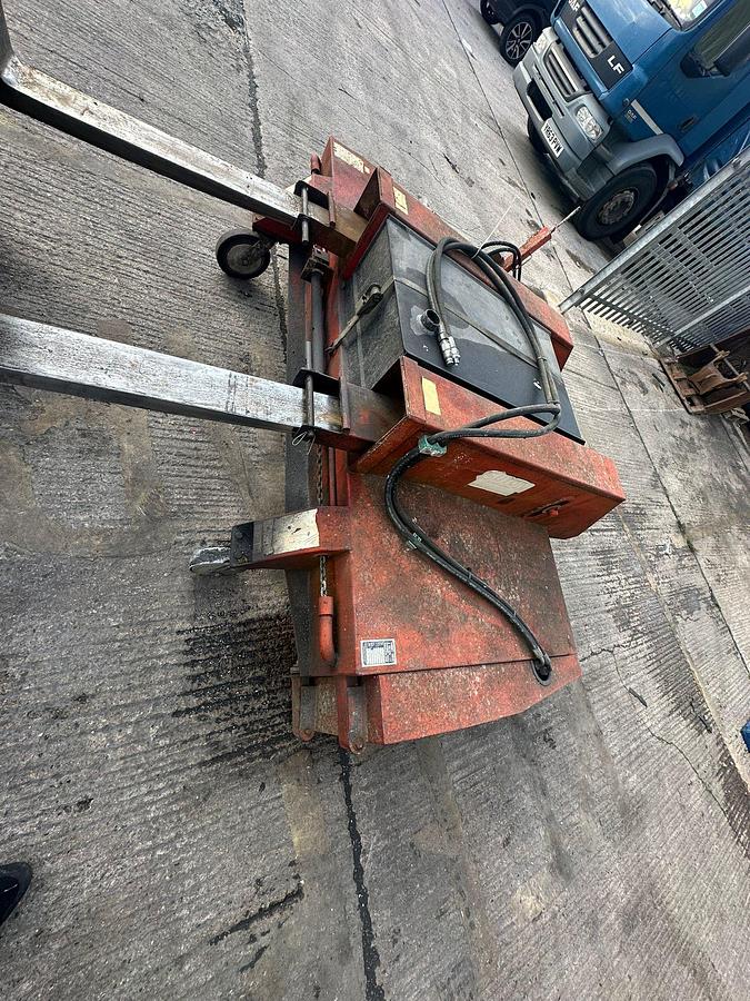 Used 2003 GURNEY REEVE & CO Hydraulic Sweeper CollectorMM213