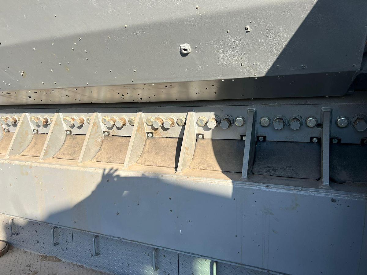 Used 2014 Lindner Komet 2800 HP and conveyor