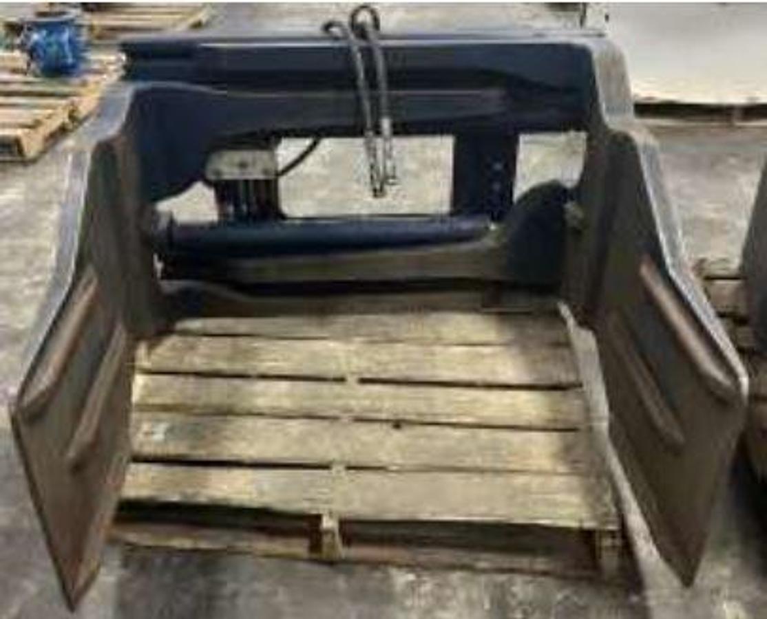 Used Rightline Equipment LB50H-03-1B  Hydraulic Bale Clamp