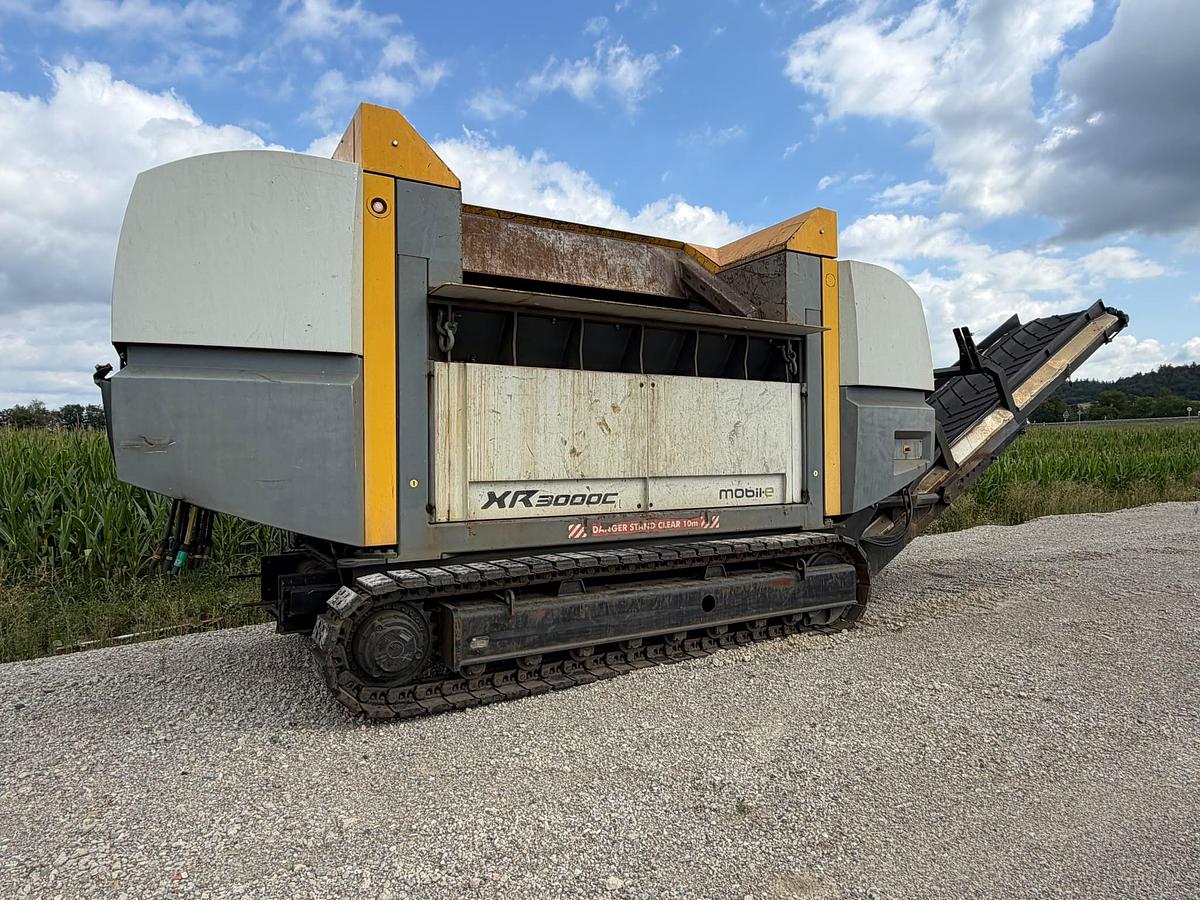 Used 2022 Untha XR3000C Tracked Single-shaft Shredder