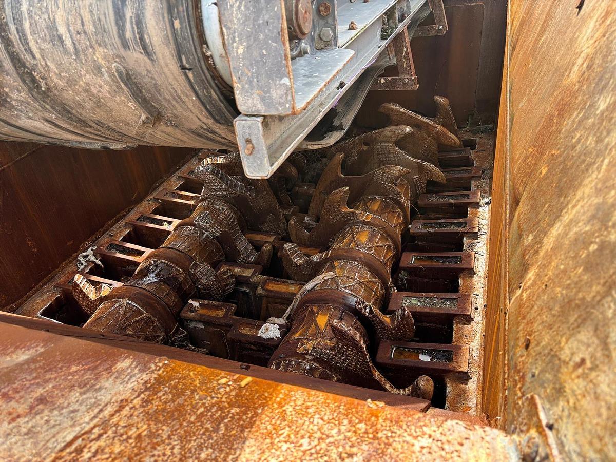 Used 2021 McCloskey VTS95 Twin-shaft Shredder