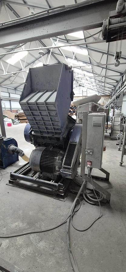 Used Granulator With Bag staind