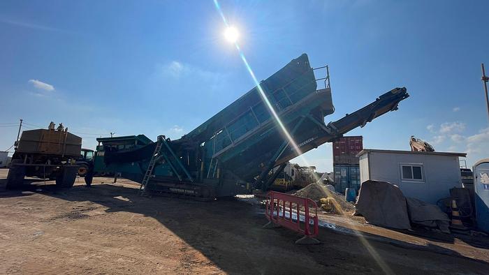 Used 2020 Powerscreen Chieftain 2100X 3 Deck Inclined Screen Screener