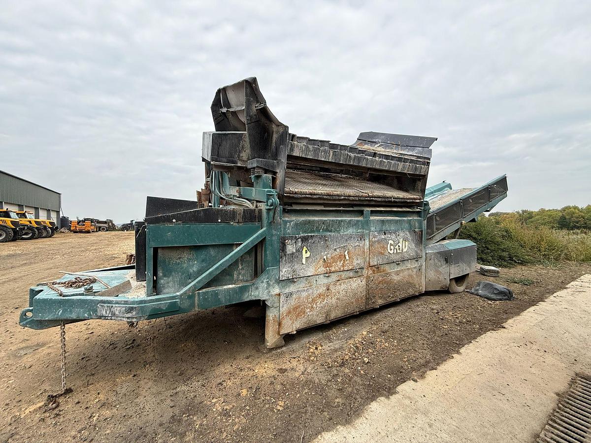 Used 2004 Powerscreen Powergrid 800 Screening Plant