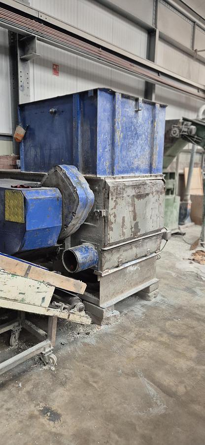 Used Uirich Single shaft shredder with ram