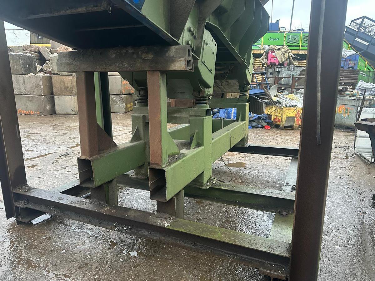 Used 2001 Locker Industries SFH Super Feeder