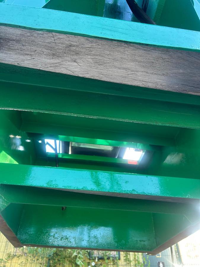 Used gradeall international truck / agri tyre side wall cutter.