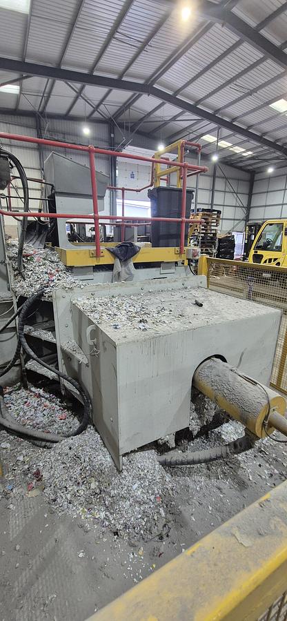 Used 2010 Lindner Shredding and baling line