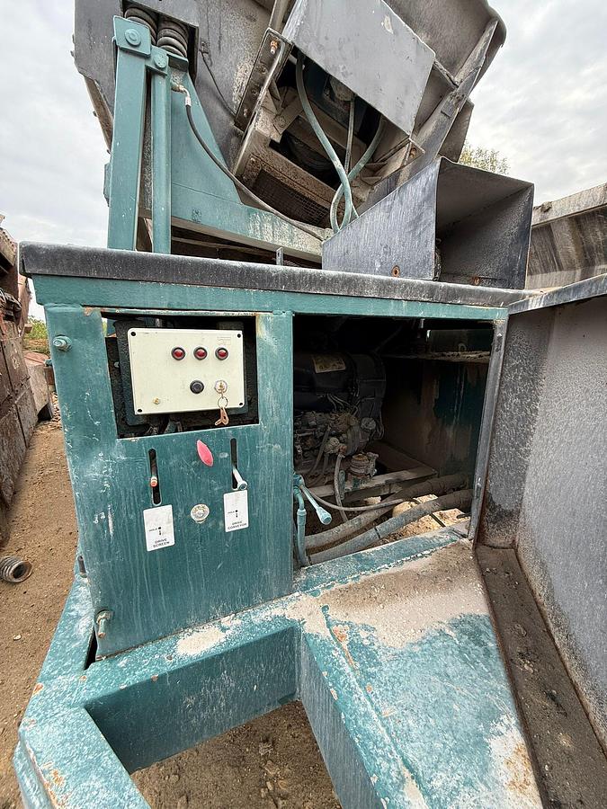 Used 2004 Powerscreen Powergrid 800 Screening Plant