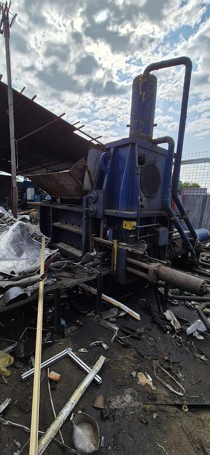 Used 1993 Harris TGS-60B Ferrous Metal Baler