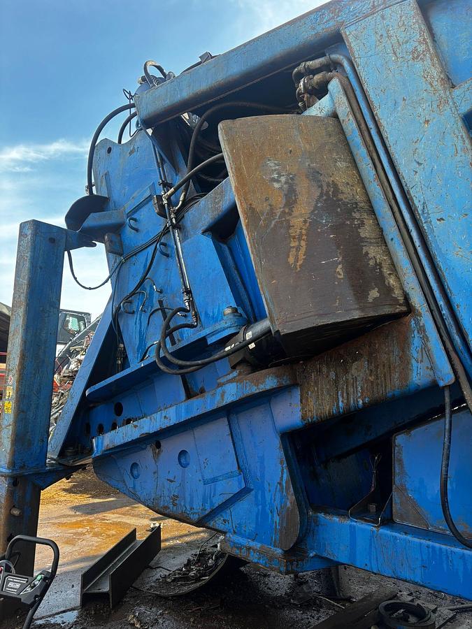 Used 2011 Bonfiglioli 2000 Incline Shear