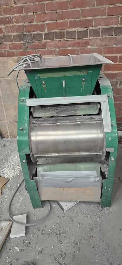 Used Newwell Drum magnet and feeder