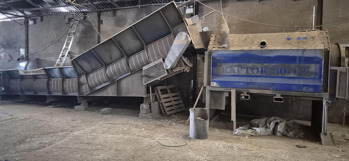 Used Large chain infeed conveyor