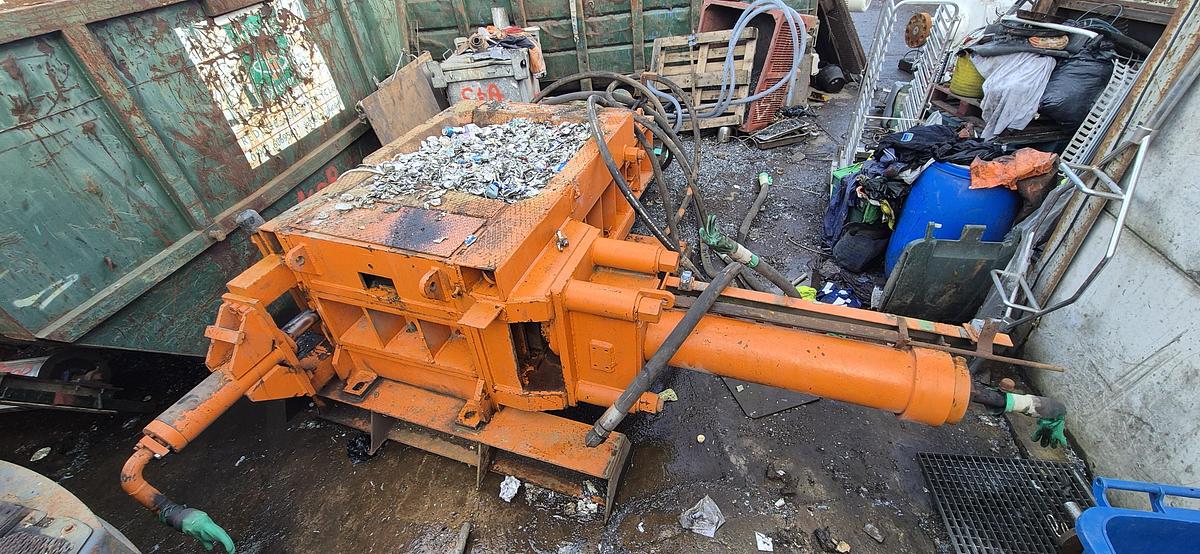 Used 1973 Vezzani PM50-D Non Ferrous Baler