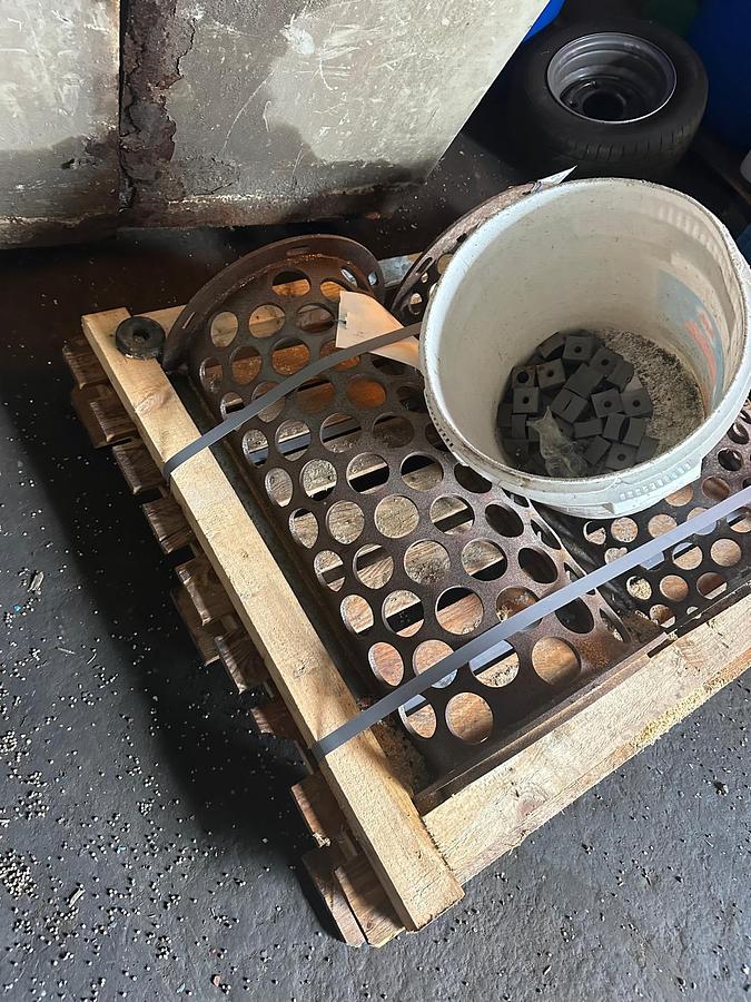 Used 2012 Genox SLow speed shredder with ram