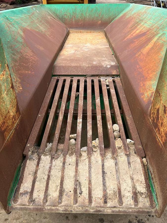 Used 2019 McCloskey J40 Crusher Vibrating Grizzly Unit