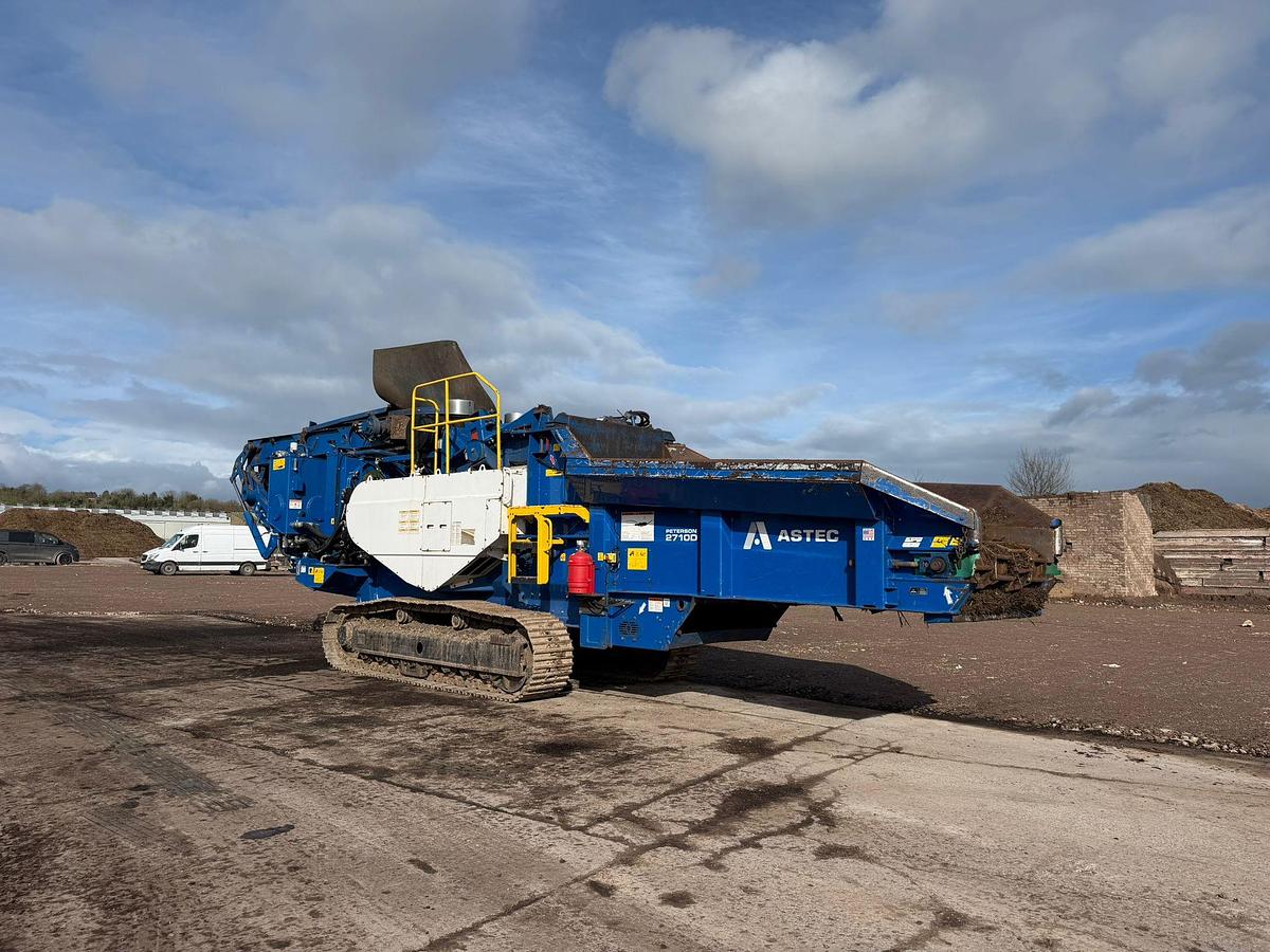 Used 2021 Peterson 2710D Tracked Horizontal Grinder Shredder