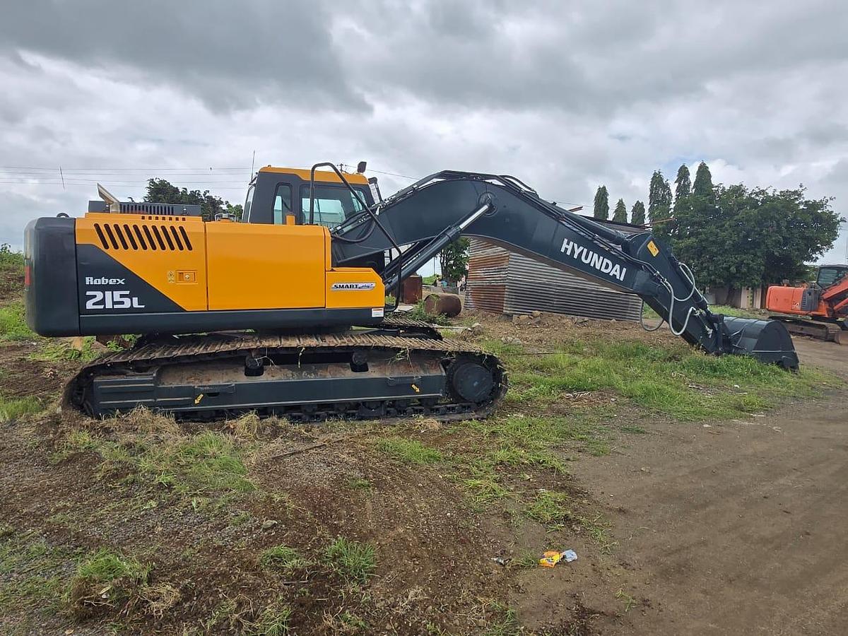 Used Hyundai R215 Excavator