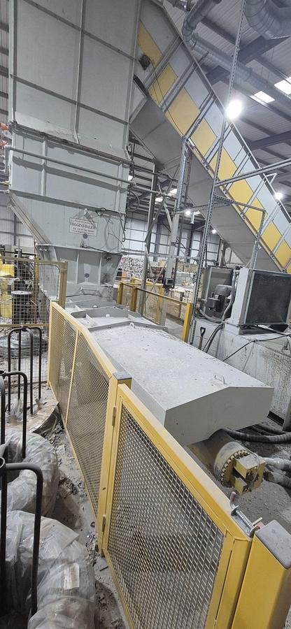 Used 2010 Lindner Shredding and baling line