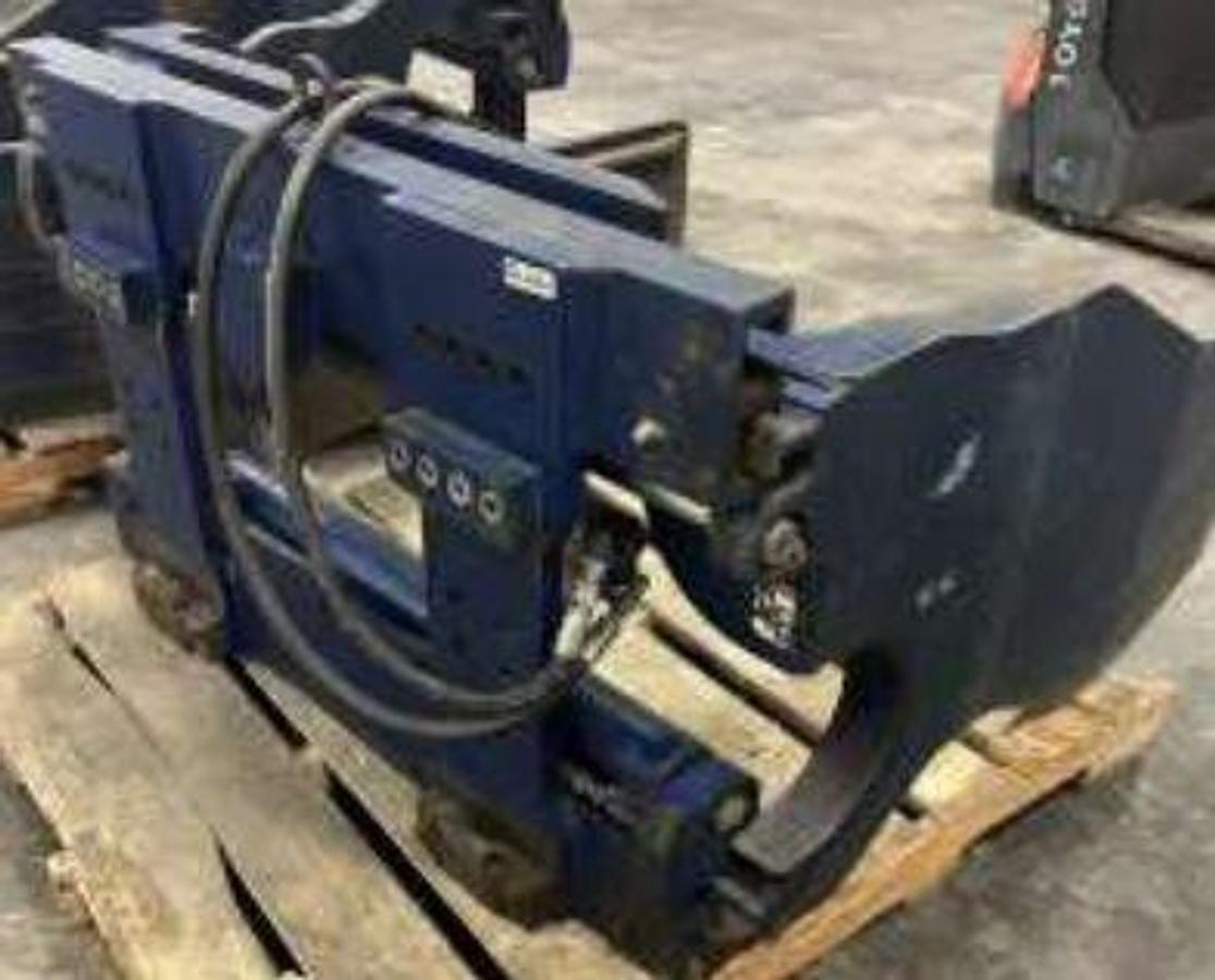 Used Rightline Equipment LB50H-03-1B  Hydraulic Bale Clamp