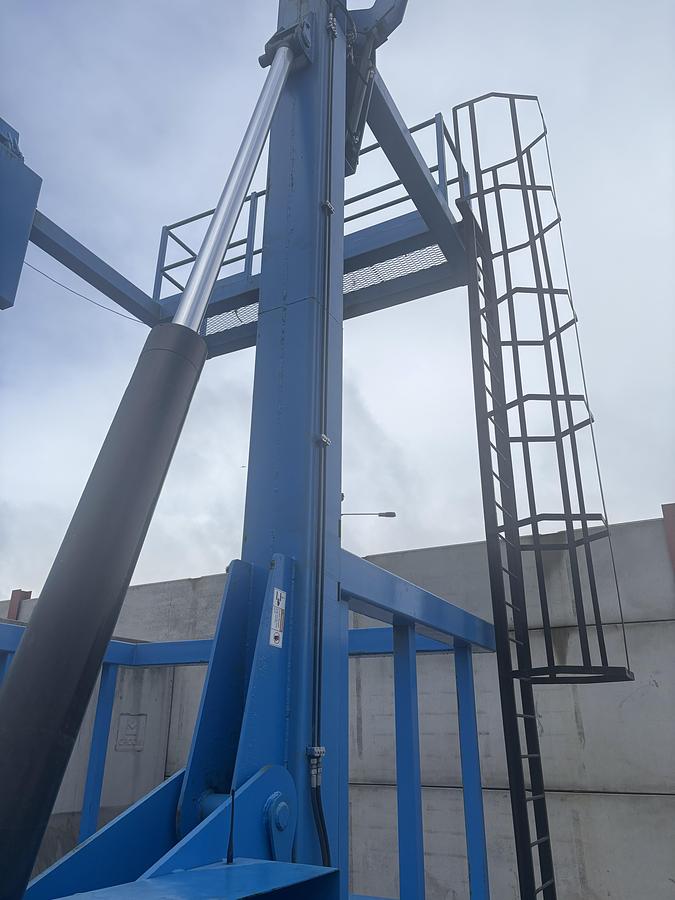 Used Fabcon Mark 4 Remote Controlled Container Tilter