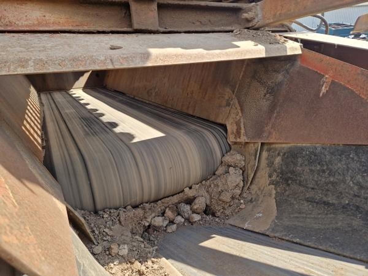 Used 1999 Extec Robotrac 2 Way Tracked Screen Screener