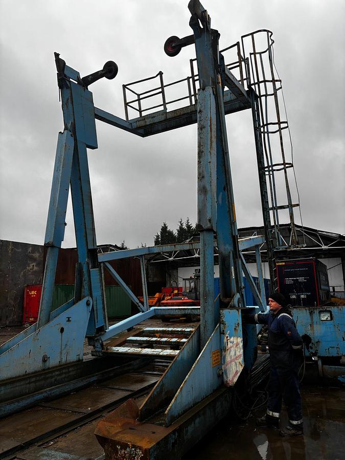 Used Container Tilter