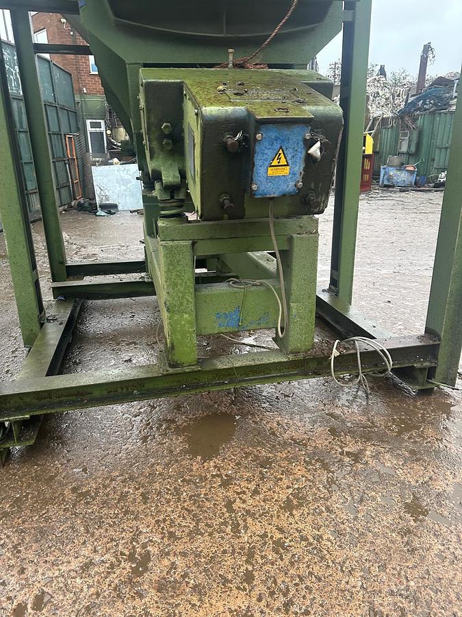 Used 2001 Locker Industries SFH Super Feeder