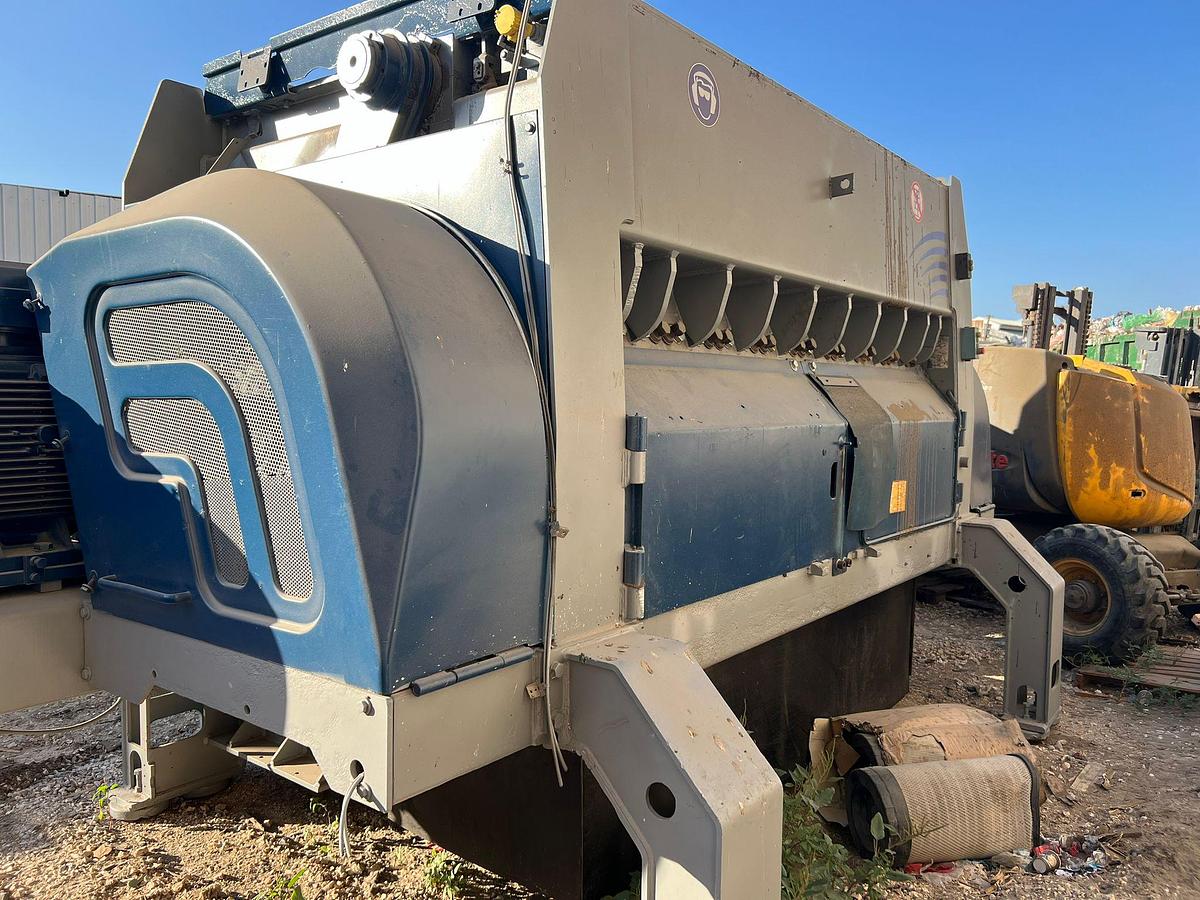 Used 2014 Lindner Komet 2800 HP and conveyor