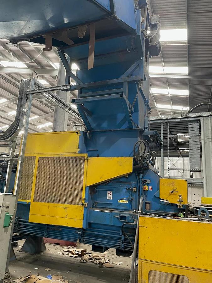 Used Persona Baler And Conveyor 