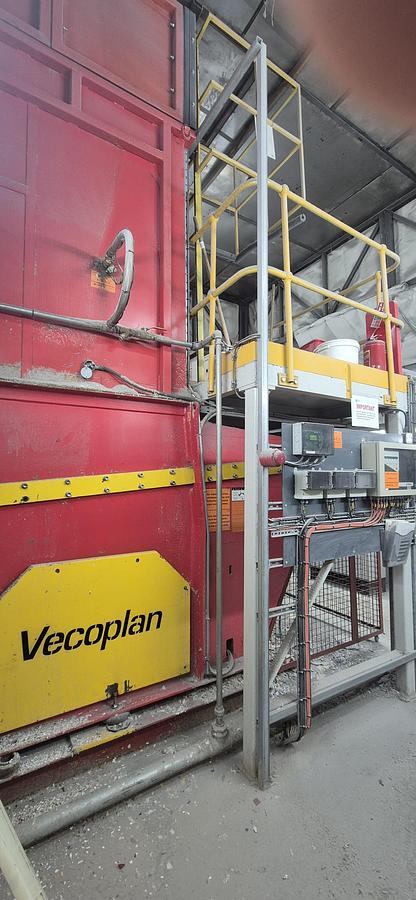 Used 2010 Lindner Shredding and baling line