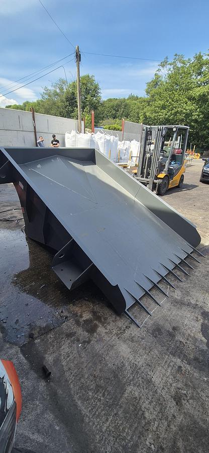 Used 2024 Shaker Feeder 2m