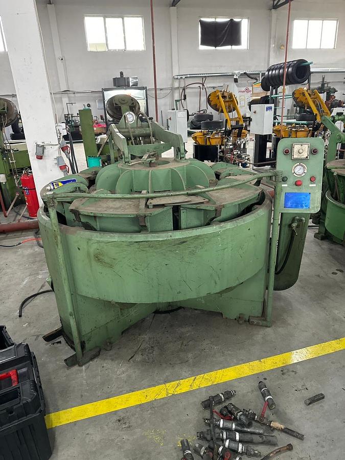 Used Tyre Retreading PCR & TBR Presses Full Plant