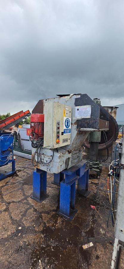 Used Satrind F 615 Robust twin shaft shredder
