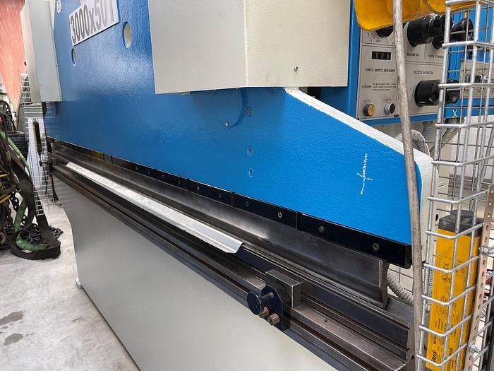 Usato PIEGATRICE COLGAR  IDRAULICA 3000X50