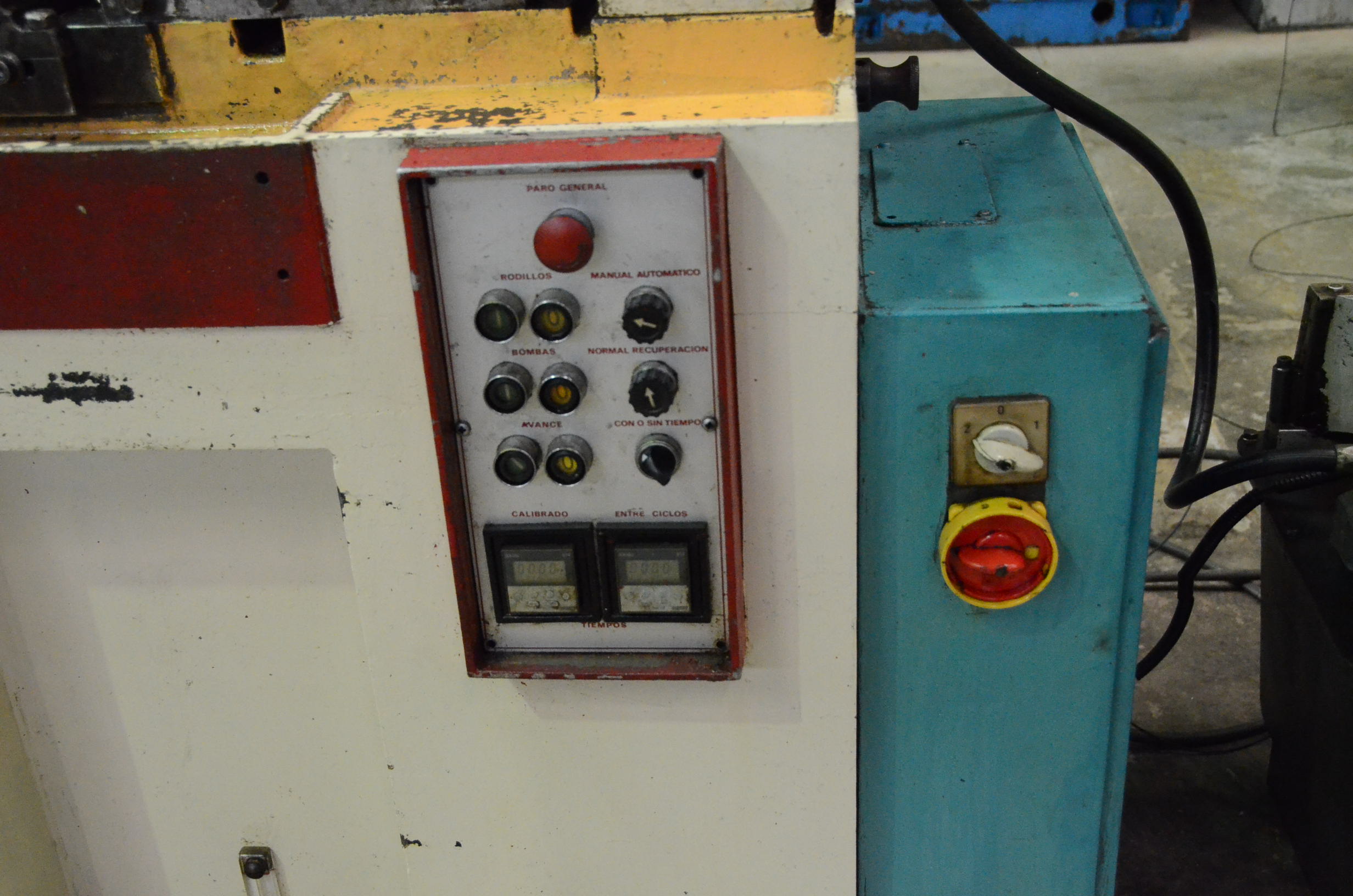 Usado Laminadora de roscas SENY D-40 H #4608