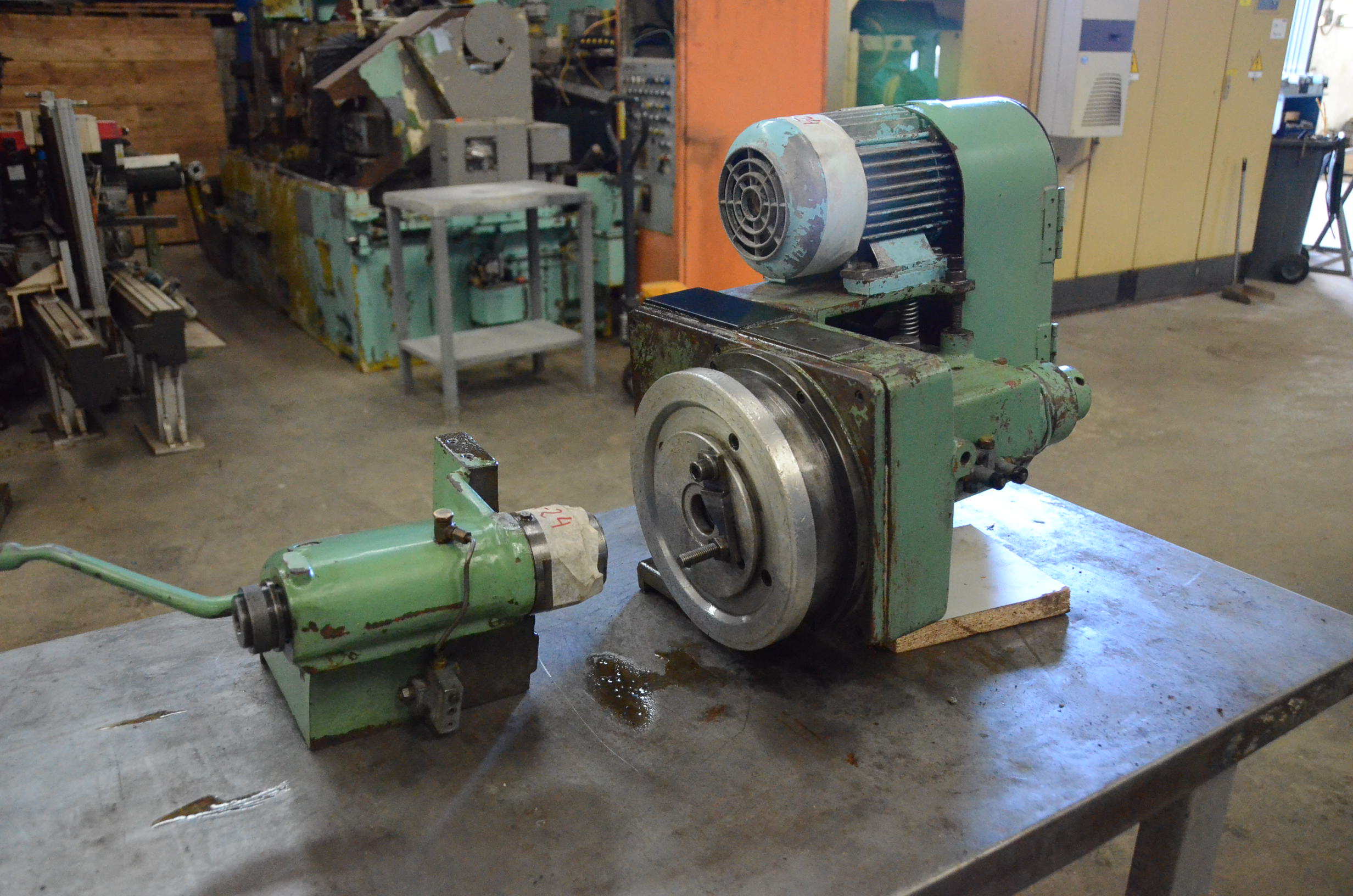 Usado Accesorio de rectificadora - Cabezal entre puntos #A-24