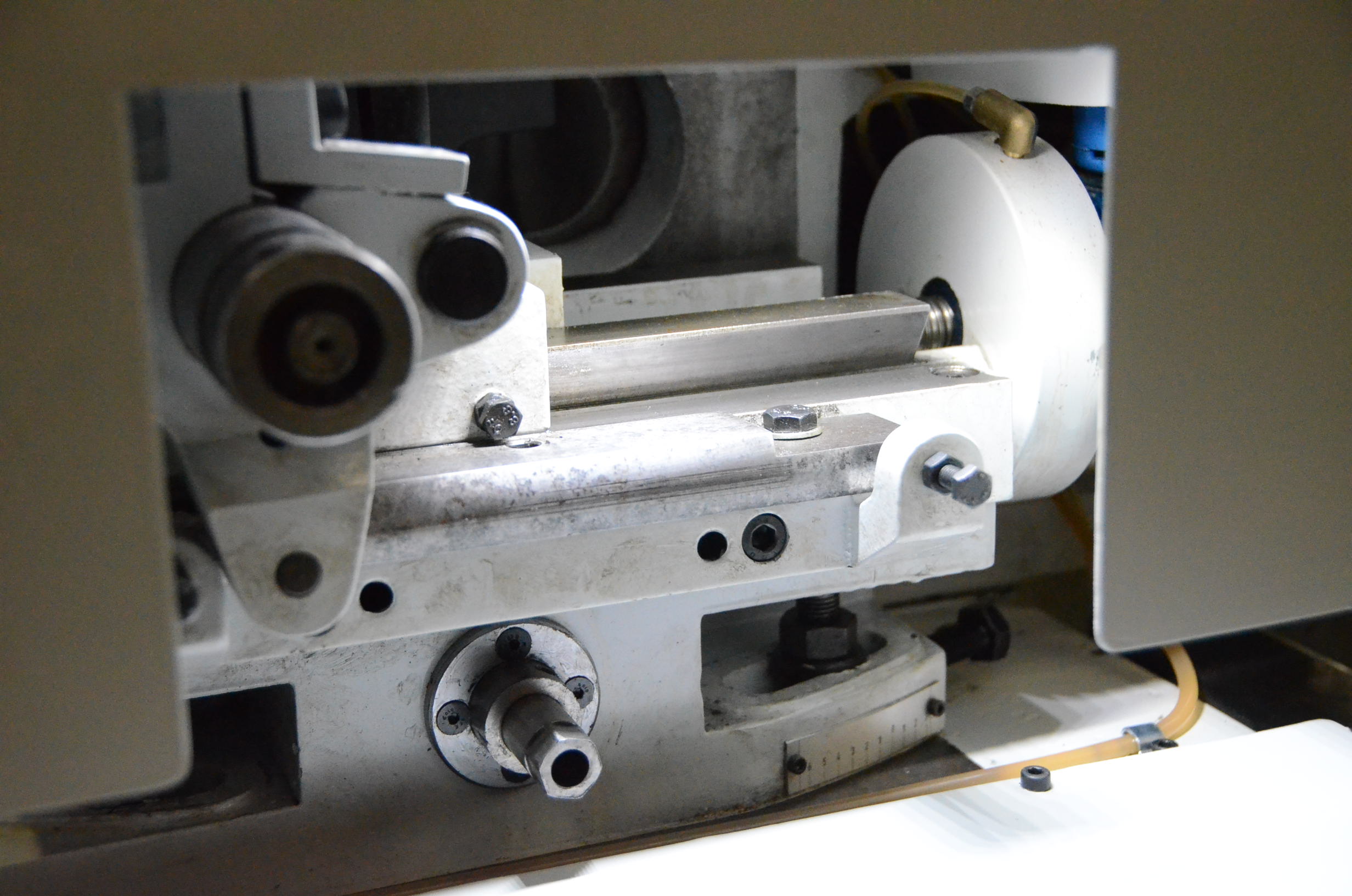 Usado Rectificadora sin Centros SENY R-60-H #R24-01