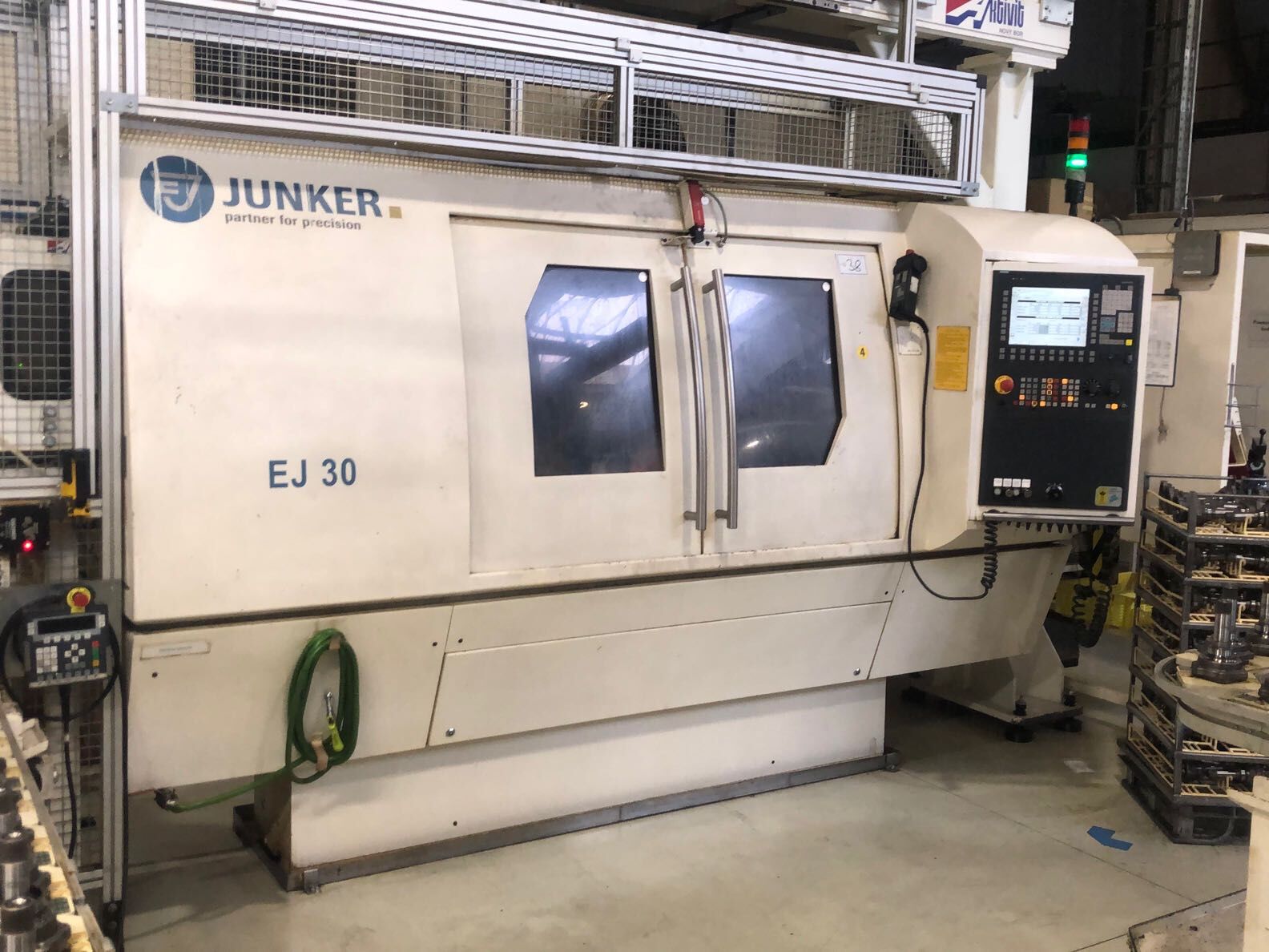 Used Cylindrical Grinder JUNKER EJ 30 4586 for Sale in Badajoz, Spain