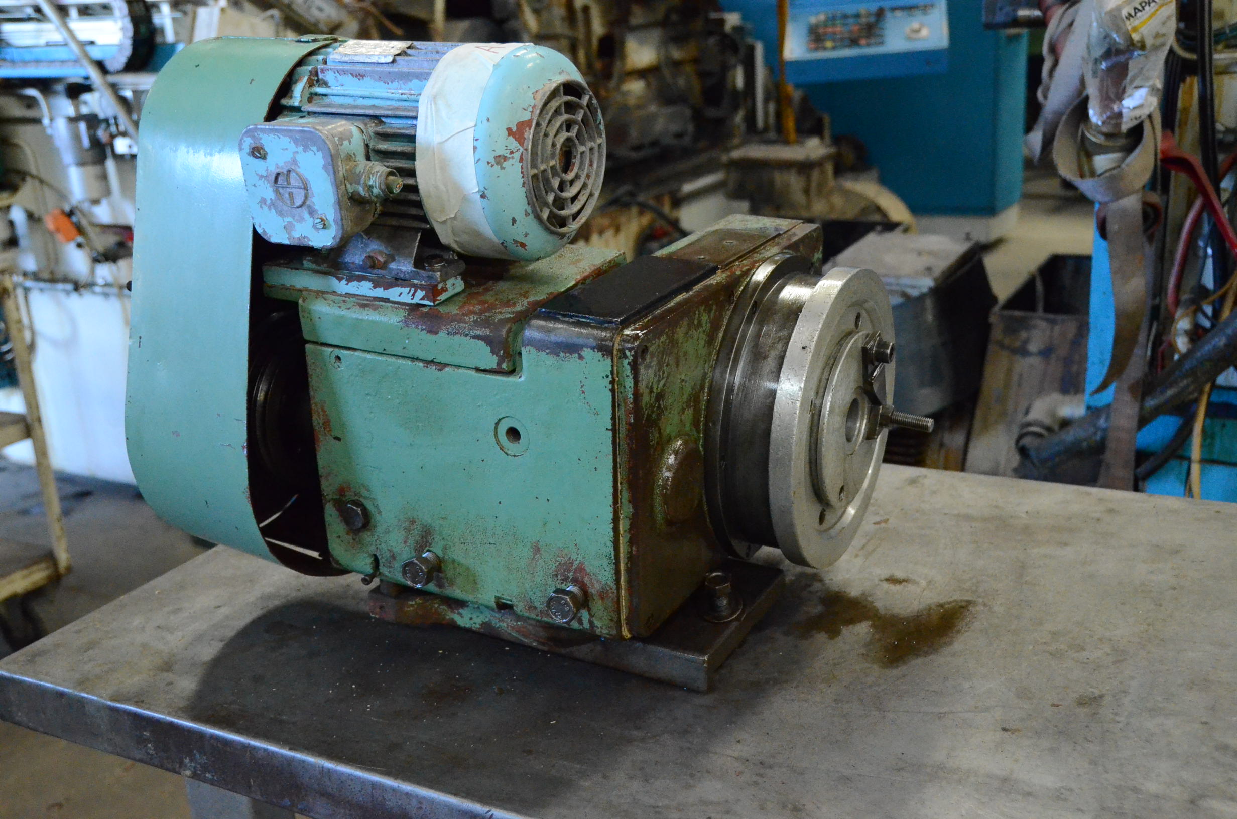 Usado Accesorio de rectificadora - Cabezal entre puntos #A-24