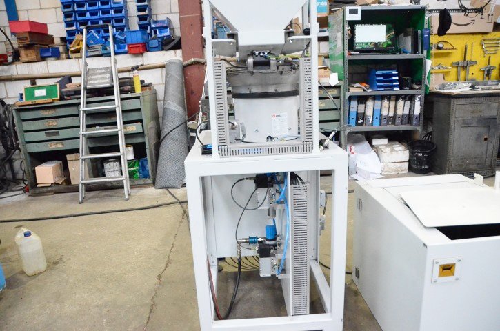 Usado Alimentador vibratorio DIETZ ROLLWA Z F E (W703173) #V-25