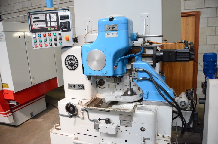 Usado Talladoras de Cortador DEMM SRI 220 CNC #4490