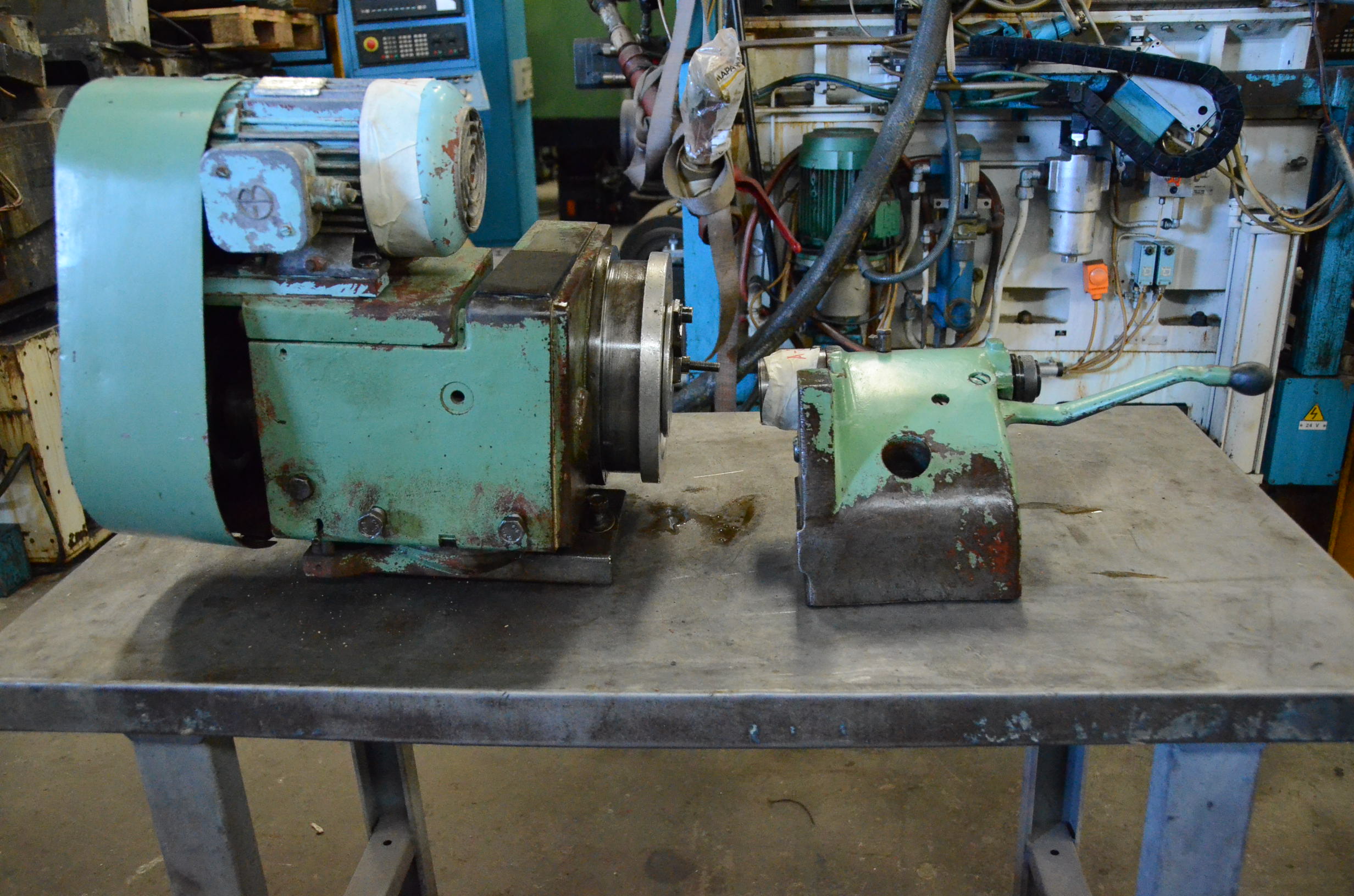 Usado Accesorio de rectificadora - Cabezal entre puntos #A-24