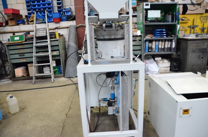 Usado Alimentador vibratorio DIETZ ROLLWA Z F E (W703173) #V-25