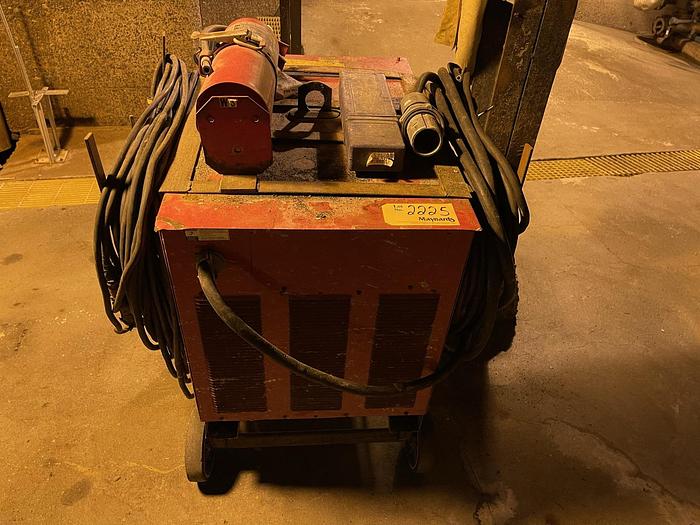 Used LINCOLN IDEALARC R3R-400 WELDER
