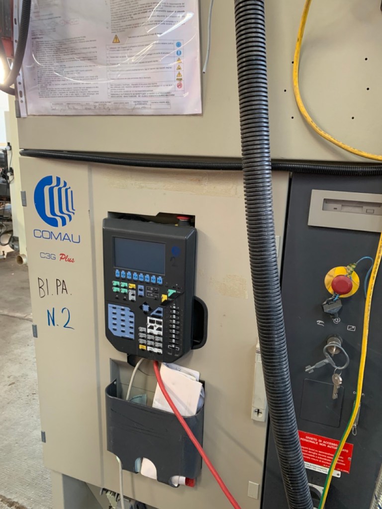 Usato 2003 Robot manipolatore marca Comau modello SMART H5 XL